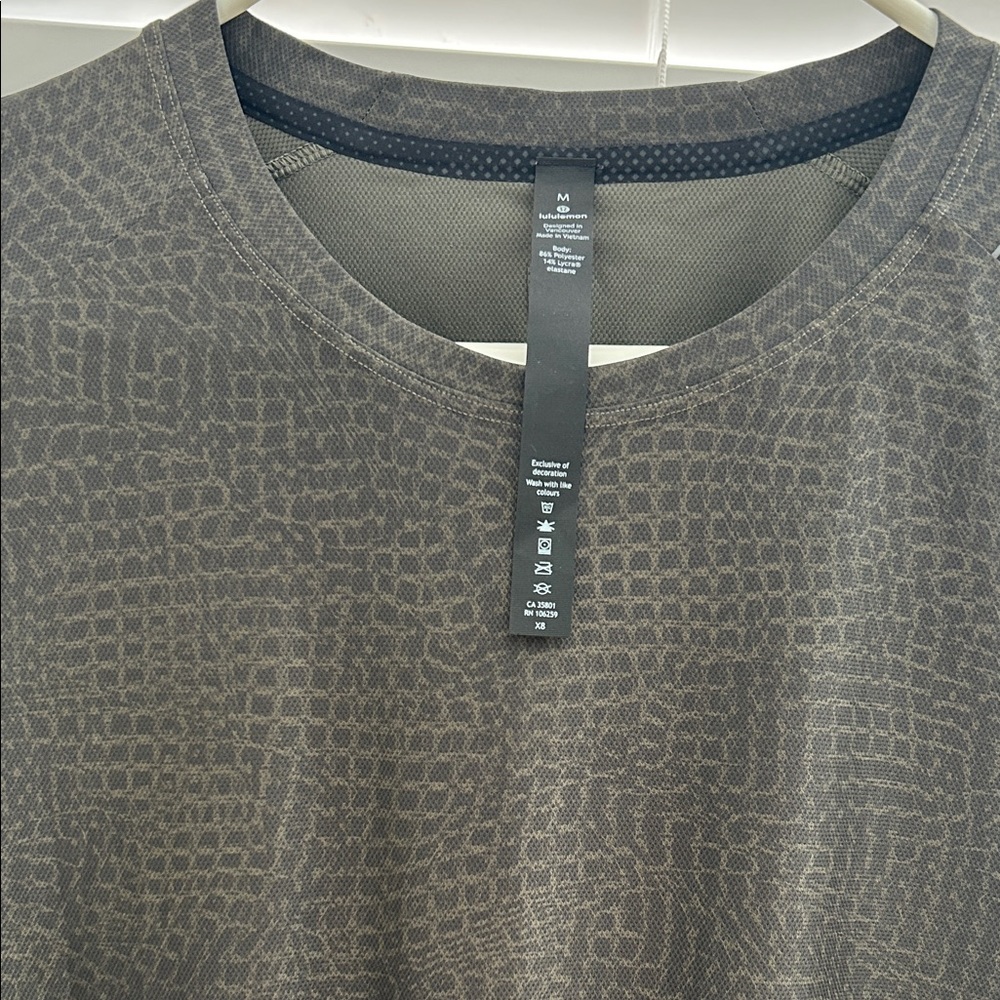Men's Lululemon athletic tee